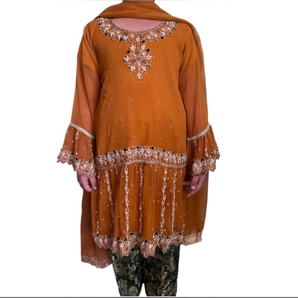 INDIAN/PAKISTAN KIDS 3 PCS DESIGNER FANCYBEAUTIFUL OUTFIT